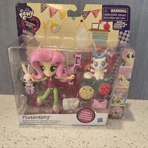 My Little Pony Equestria Girls Minis Fluttershy Slumber Party Set NEW
